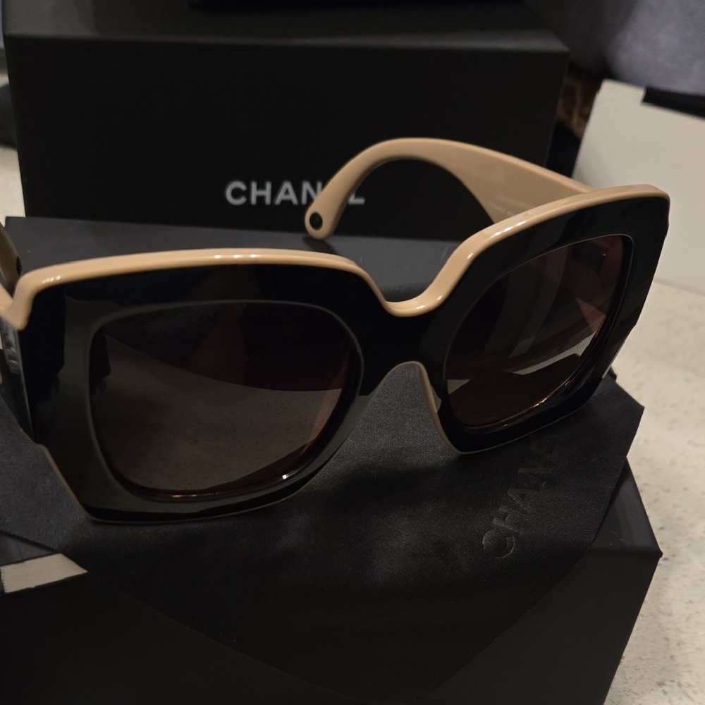 CHANEL Elegant Black and Cream Sunglasses